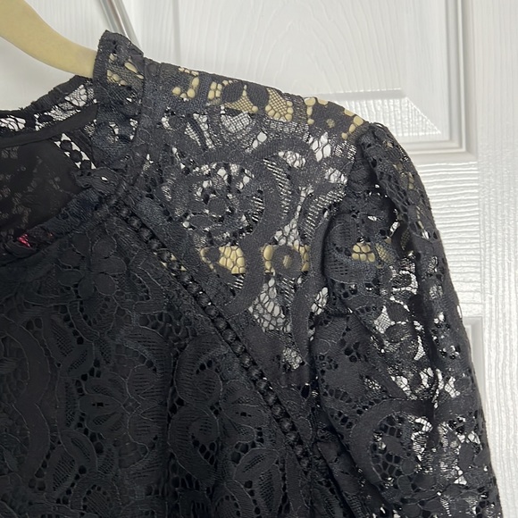 Lilly Pulitzer Lace Averi Top - Two Tone Carnival Lace - size Large - Picture 2 of 7